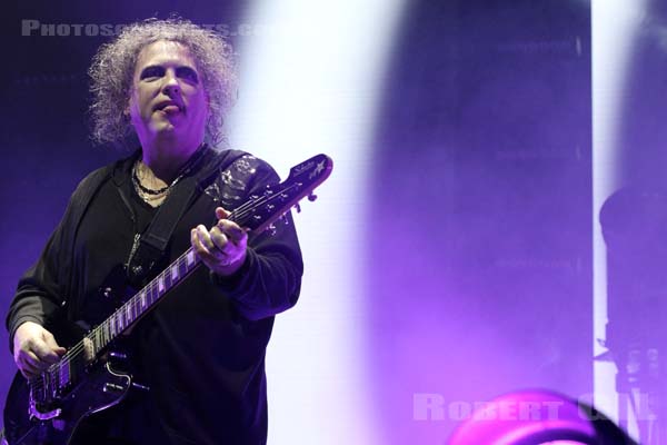 THE CURE - 2016-11-15 - PARIS - Accor Arena - Robert James Smith